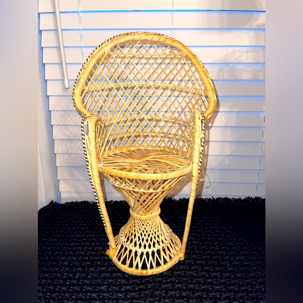 Vintage Wicker Miniature Peacock Chair Plant Holder/ Vintage Doll Chair‎